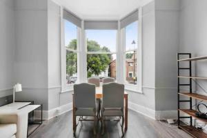 Avenue Road Raised Ground Floor Flat Sleeps 4