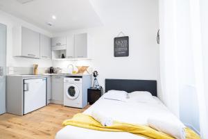 Charming City Center Studio 108