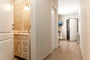 Elegant comfy three-rooms apartment in Eur with parking