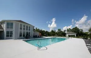 Updated, Ground Floor Unit w/ Pool & Gym, Sleeps 6 - Jack Edwards Airport
