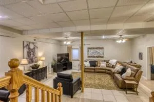 Aces & Eights - Summerset