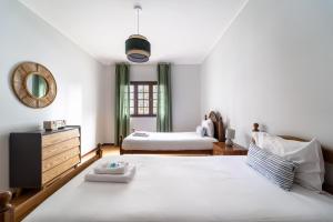 Amorosa Villa, 500m from the beach by House and People