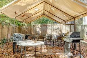 Pet-Friendly Lilburn Duplex w Patio & Grills!