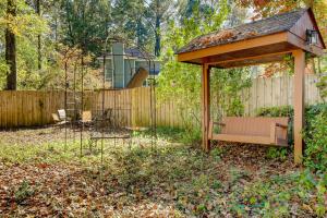 Pet-Friendly Lilburn Duplex w Patio & Grills!