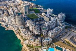 Spacious 3 bedroom in Sliema!