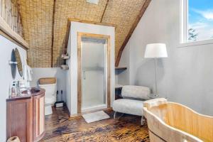 Barn Vibes + Petting Zoo + Hot Tub!