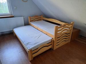 Dom drewniany z ogrodem