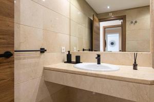 Spacious and luxurious apartment in Puerto Banus