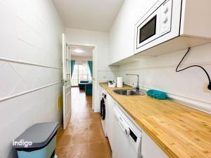 La Guardiana Bright, Modern Apartment GUA001