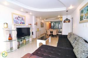 Amplo 2 quartos na praia do Leme para 7 pessoas