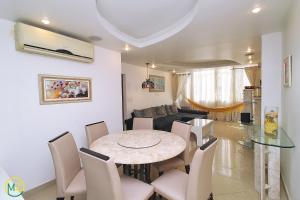 Amplo 2 quartos na praia do Leme para 7 pessoas