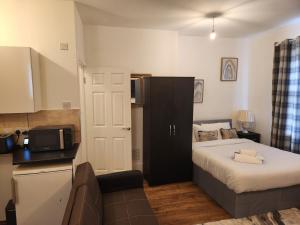 1 Bed Flat - Sleeps 3 - Parking - Wifi
