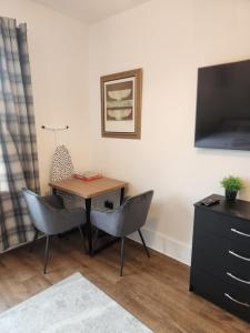 1 Bed Flat - Sleeps 3 - Parking - Wifi