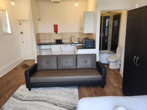 1 Bed Flat - Sleeps 3 - Parking - Wifi
