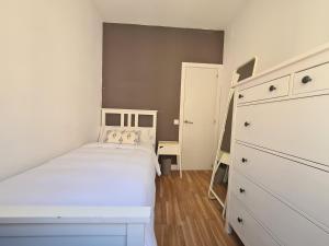 WALK to CAMP NOU - Wi-Fi AC 3 Bed by MyRentalHost