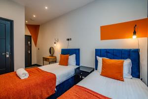 3 Bedroom 2 Bathroom I Super Central Location I Sleep 9 Guests