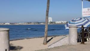 Recamara a media cuadra de la playa