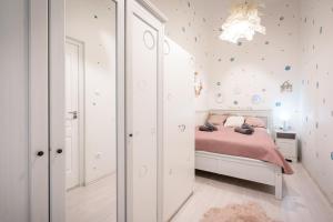 Triangle Apartment - FREE PARKING!