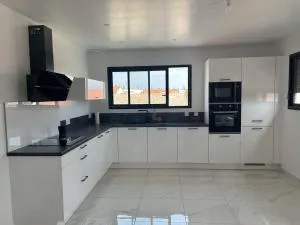 Appartement + piscine et extérieur - 萨勒斯勒沙托