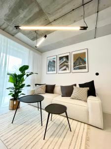 Premium Loft Apartments-City Center Parking by Urban Escape