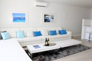 Villa Mel I - Luxury Waterfront Villa Downtown with Pool!