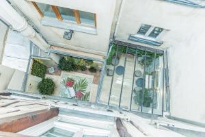 Young and Happy Latin Quarter by Hiphophostels