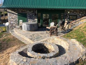 Fairytale: Hot Tub & Trout Stream & Petting Zoo?