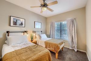 Austin 4BR Townhome + Walk to West Campus
