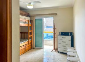 Apto com WiFi a 140 metros da Praia do Caicara SP