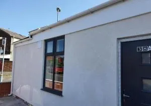 Cute little bungalow - Farnworth