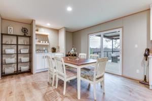 Hudson Oaks Country Creekside Home Hot Tub and Deck