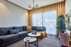 Sleek and Modern 2-Bed Unit in Downtown Casa