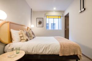 VICENTE SUAREZ By Mr W