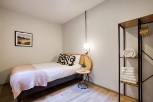 VICENTE SUAREZ By Mr W