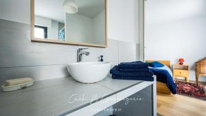 ROSEMARINE - APPARTEMENT CONCARNEAU VUE MER 2 adultes2enfants