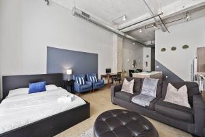Stunning Downtown Apartment with Pool, Laundry, Parking