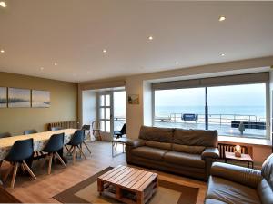 Spacious Coastal Apartment