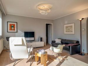 Balcony Views & Comfort