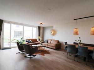 Villa in Leons with Sloop Rentals