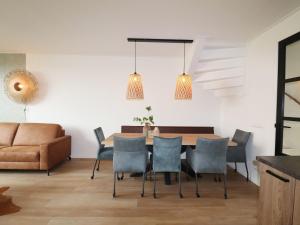 Villa in Leons with Sloop Rentals