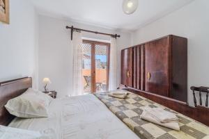 Apartments by the sea Milna, Brac - 22519