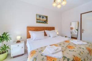 Apartments by the sea Milna, Brac - 22519