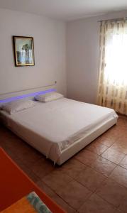 Apartments with a parking space Lopar, Rab - 22579 