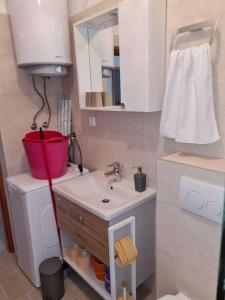 Apartments with parking spaces Barbat, Rab - 22660