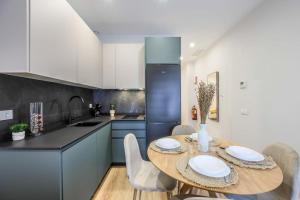 Luxe apartments Madrid Rio by RentitUP