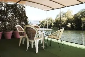 Belle péniche romantique à Paris - 默东