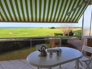 Appartement duplex face mer avec piscine, quartier Golf, 2 chambres, 2 salles d'eau, parking privé - FR-1-323-513 - Les Bains