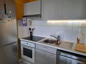 Appartement duplex face mer avec piscine, quartier Golf, 2 chambres, 2 salles deau, parking privé - FR-1-323-513