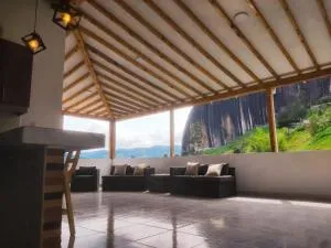 Cómoda casa con espectacular vista a la piedra y embalse - Piedra El Peñol