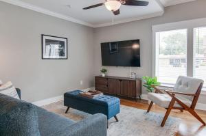 New Nashville Condo with 2 King beds walk to bars